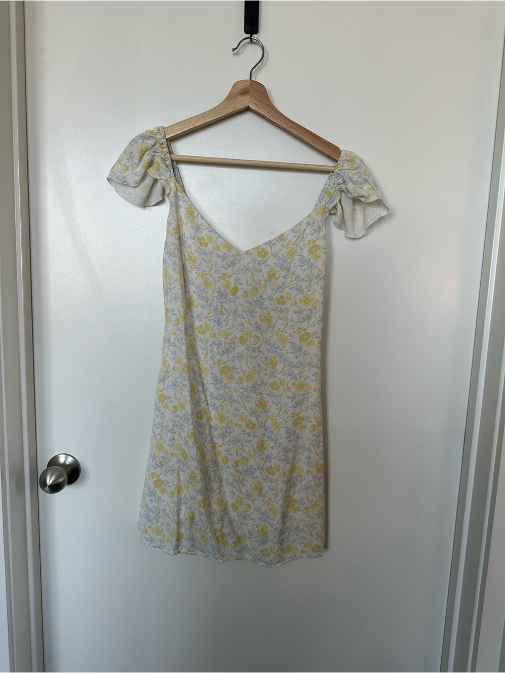 Sunday Best (Aritzia)Yellow & White Floral Puff-Sleeve Mini Dress